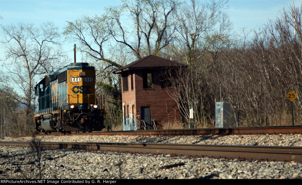 Having made its reverse move at the west end of double track through downtown Lynchburg, aka, Southern Crossing, the L20505 lite move now heads east past ND Cabin